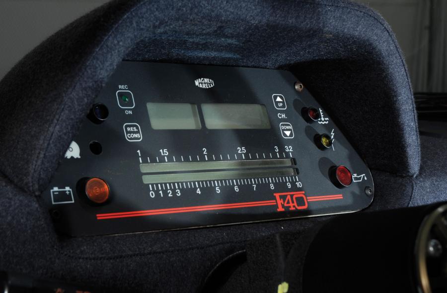  Ferrari F40 LM 1990 года  (фото 6 из 19)